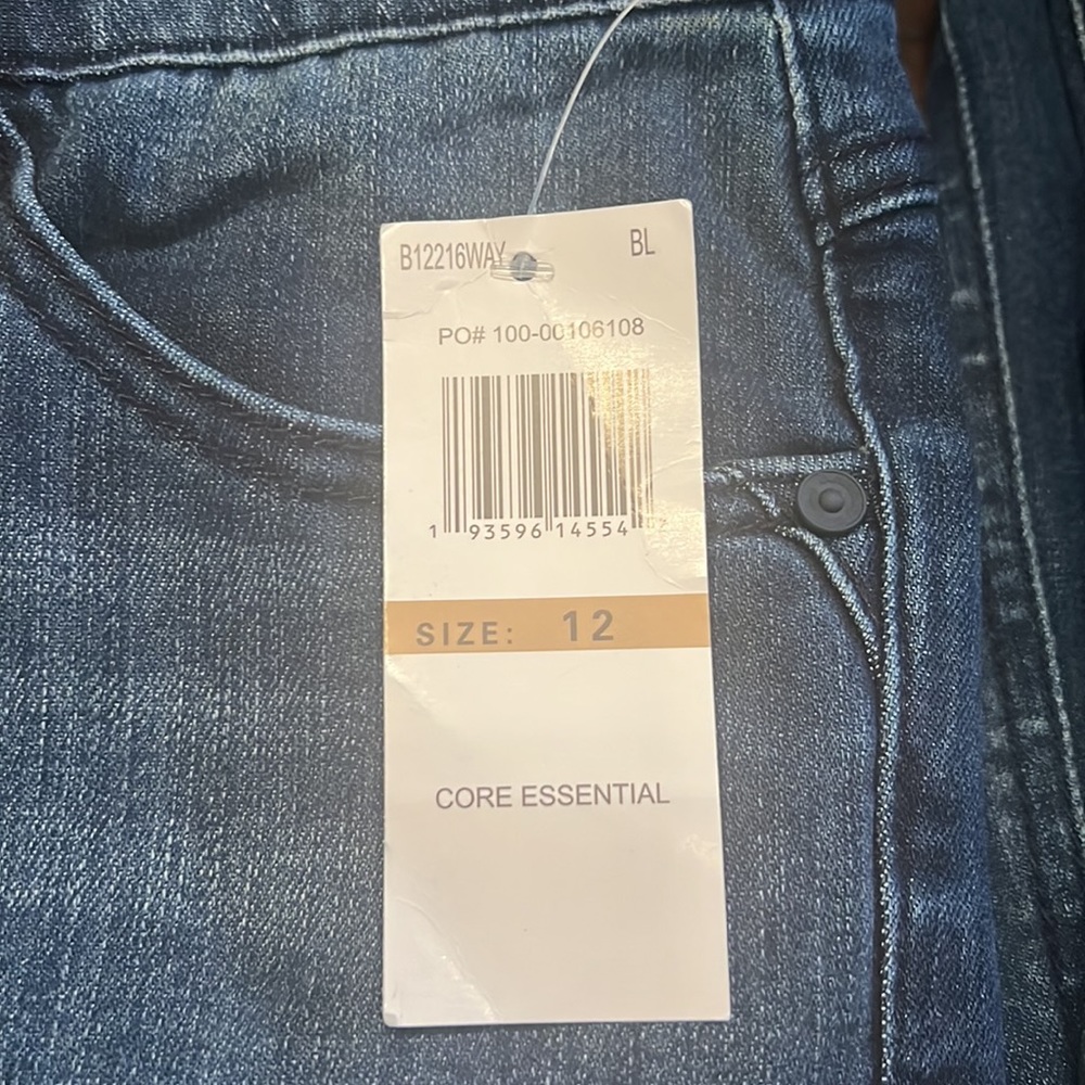 Democracy "Ab"solution Itty Bitty Boot Jeans - Picture 15 of 16